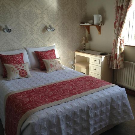 Riverwalk House B&B Оугтерард Екстериор снимка
