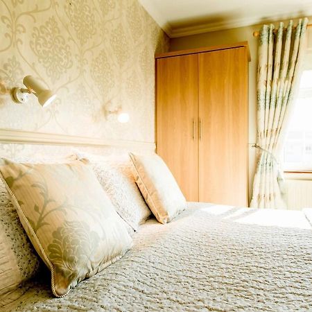 Riverwalk House B&B Оугтерард Екстериор снимка