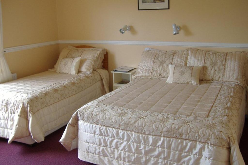 Riverwalk House B&B Оугтерард Стая снимка