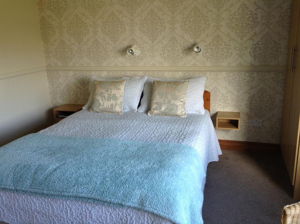 Riverwalk House B&B Оугтерард Екстериор снимка