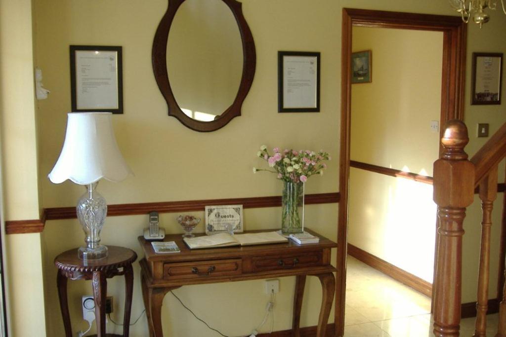 Riverwalk House B&B Оугтерард Екстериор снимка