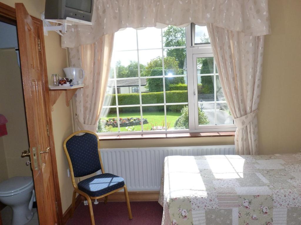 Riverwalk House B&B Оугтерард Екстериор снимка