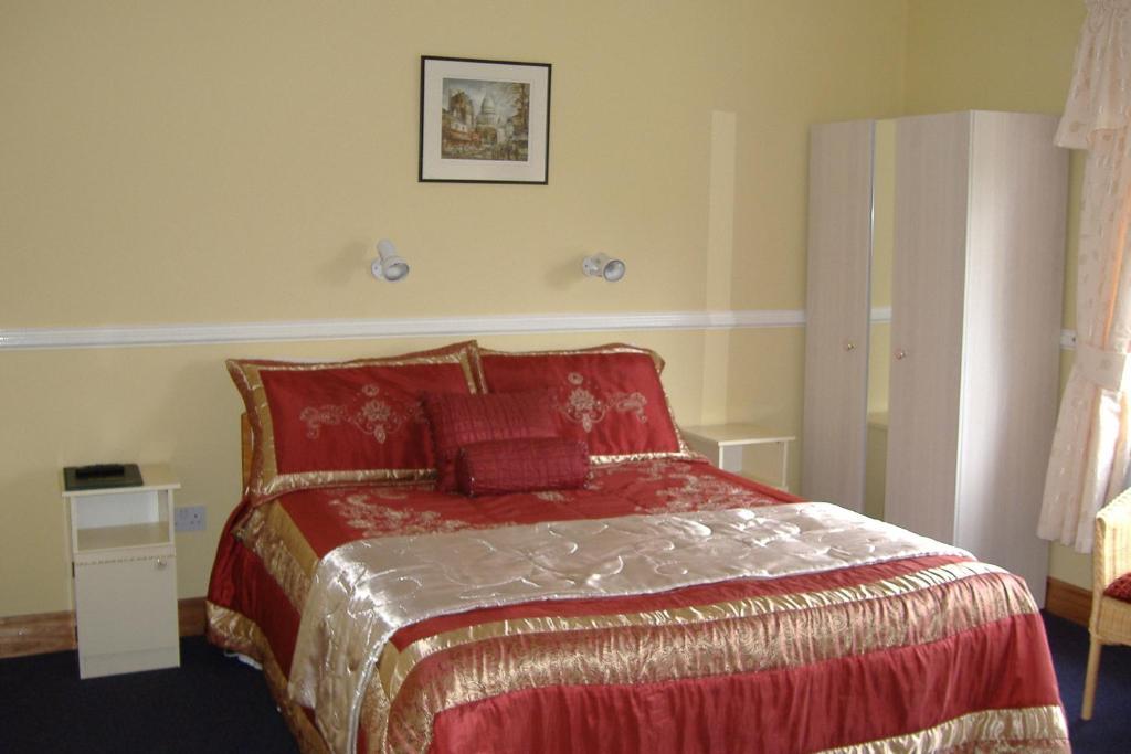 Riverwalk House B&B Оугтерард Екстериор снимка