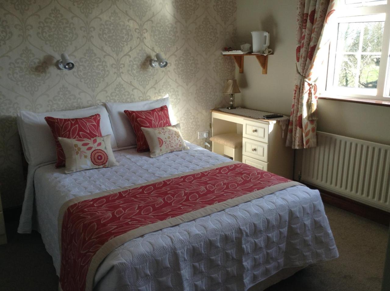 Riverwalk House B&B Оугтерард Екстериор снимка