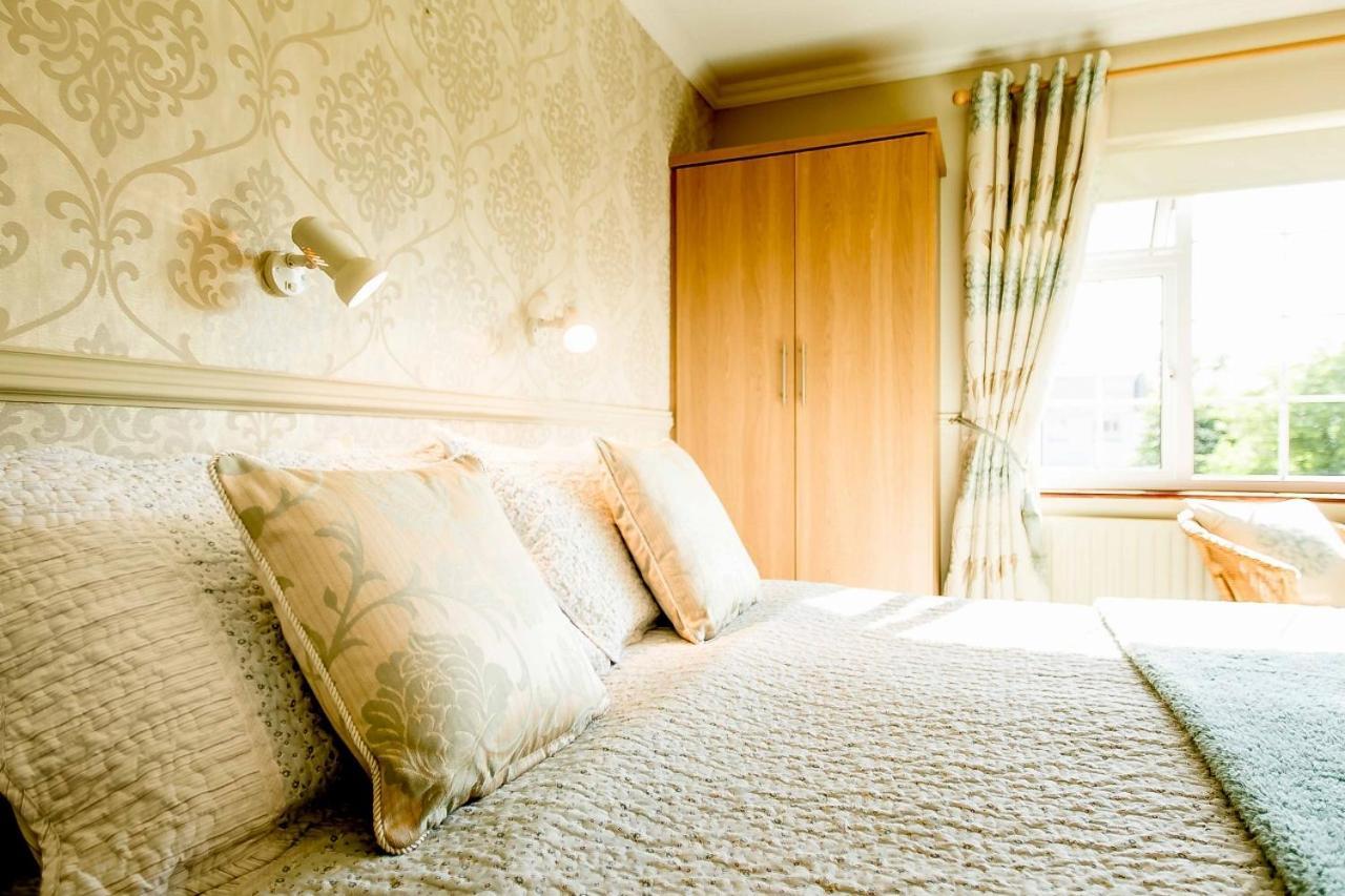 Riverwalk House B&B Оугтерард Екстериор снимка